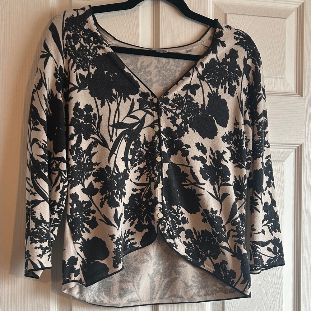 Floral Button-Up Cardigan - Picture 3 of 12